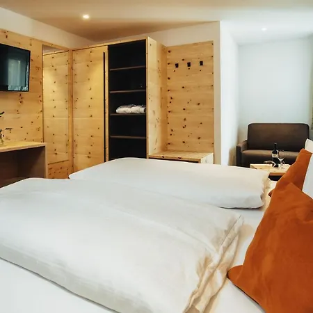 Edelweiss Superior Hotel 3*