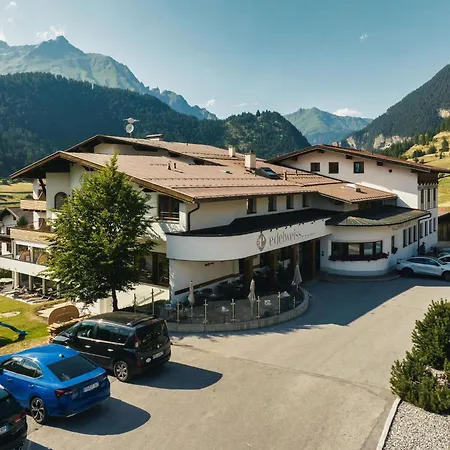 Edelweiss Superior Hotel 3*