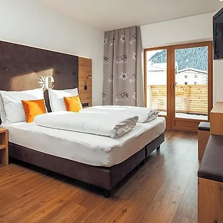 Edelweiss Superior Hotel 3*