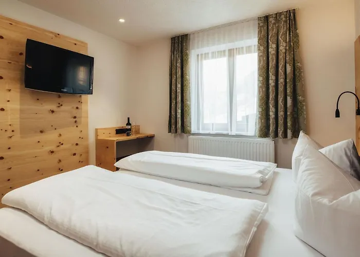 Edelweiss Superior Hotel 3*