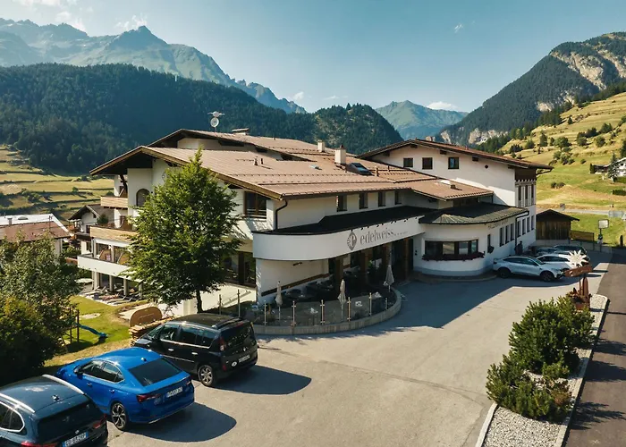 Edelweiss Superior Hotel 3*